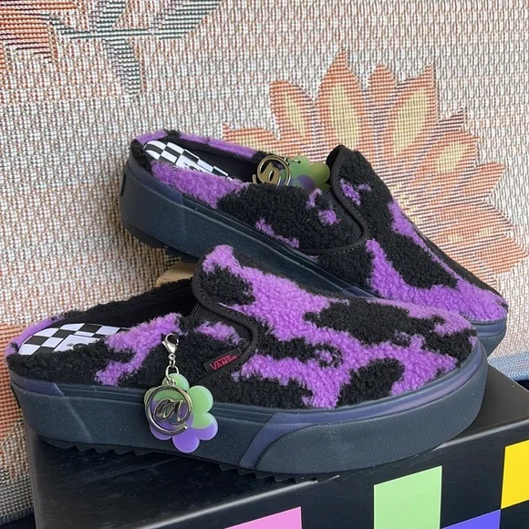 Vans WMNS Classic Slip-0n
Ireneisgood Multi
VN0A4BVZBMB
Platforms - Picture 6 of 16